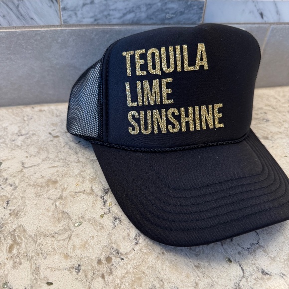 NWT Black trucker hat with the Text "Tequilla Lime sunshine "in gold glitter - Picture 3 of 12